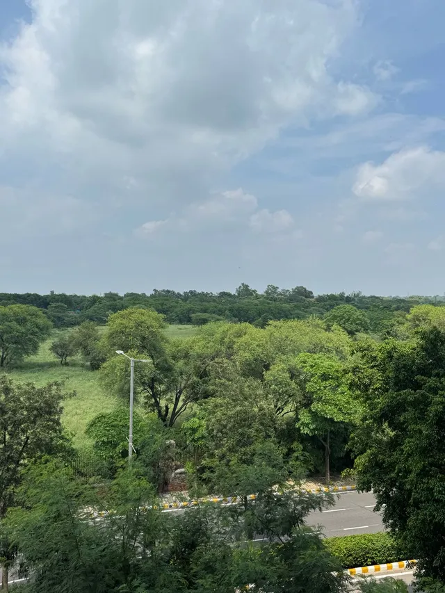 DLF The Magnolias Sector 42 Gurgaon luxury high-rise apartment exterior view- The Soni Landbase